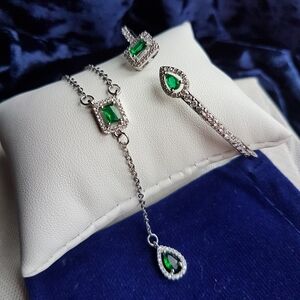 Swarovski Elements Platinum Plated Emerald Green Contemporary Y Necklace NEW